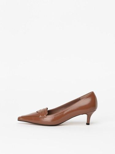 Frondeine Pumps in TEXTURED PATENT - CHAUSSURE LAPIN - Modalova