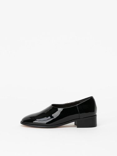 Clemence Slip - on Loafers in PATENT - CHAUSSURE LAPIN - Modalova