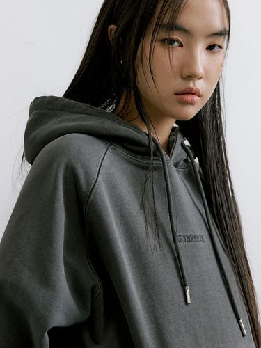 Essential Pigment Dyed Hoodie - Charcoal - CITYBREEZE - Modalova