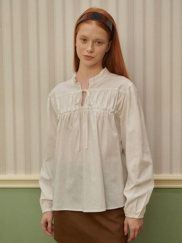 Le - L Neck Frill Blouse - PANDORAFIT - Modalova