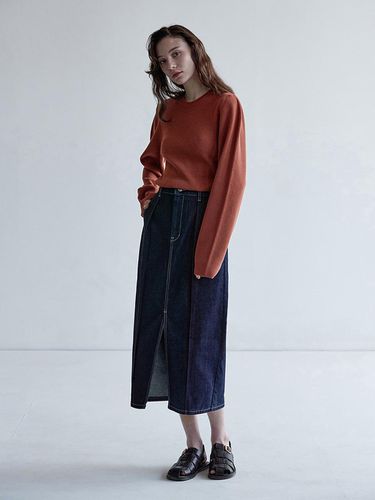 FRONT SLIT DENIM SKIRT - mu:arvo - Modalova