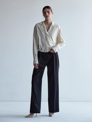 COTTON TWO TUCK PANTS_BLACK - mu:arvo - Modalova