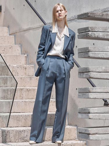 WOOL SILK WIDE TUCK PANTS_GREYISH BLUE - mu:arvo - Modalova