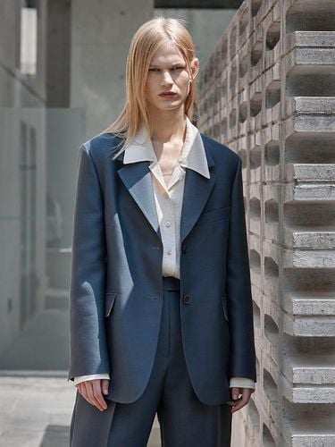 WOOL SILK TAILORED SINGLE JACKET_GREYISH BLUE - mu:arvo - Modalova