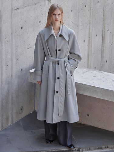 A LINED LONG TRENCH_GREY - mu:arvo - Modalova