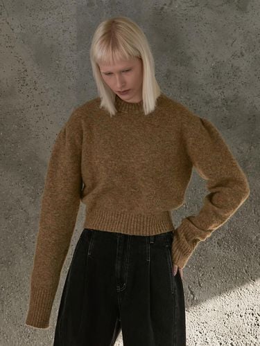 VOLUME SLEEVE CREWNECK PULLOVER _BROWN GREEN - mu:arvo - Modalova