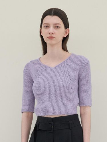 WAVE NECK CROPPED KNIT PULLOVER_LAVENDER - mu:arvo - Modalova