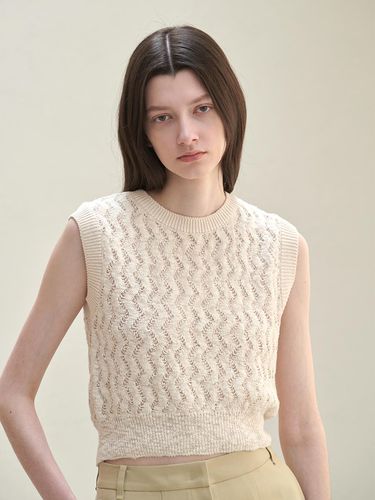 WAVE CROPPED KNIT VEST_BEIGE - mu:arvo - Modalova