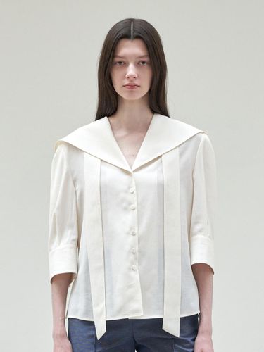 SAILOR COLLAR TIE BLOUSE_CREAM - mu:arvo - Modalova