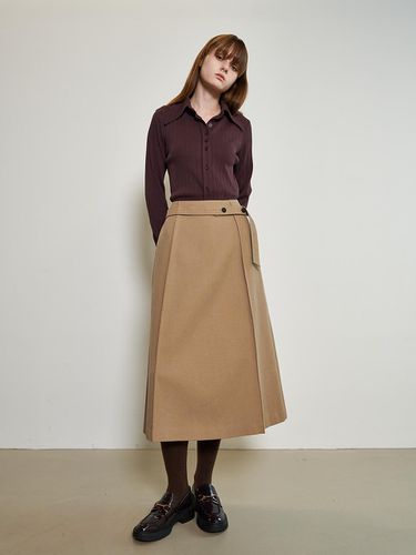 Belted Long Flared Skirt_BEIGE - mu:arvo - Modalova