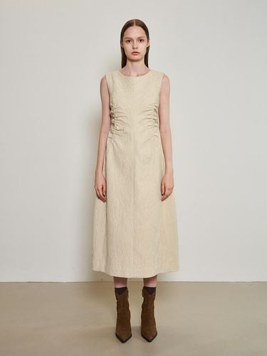 Sleeveless Shirring Cocoon Dress_BEIGE YELLOW - mu:arvo - Modalova