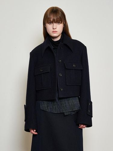 Oversized Pocket Cropped Coat _NAVY - mu:arvo - Modalova