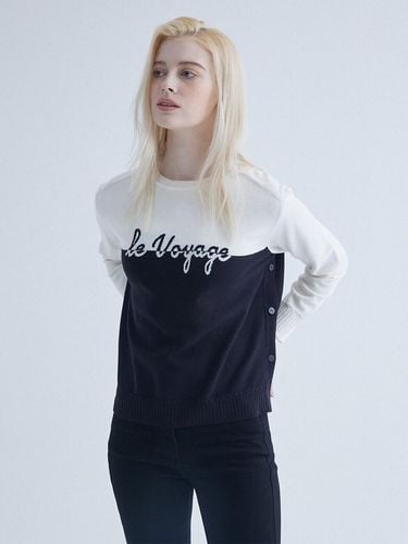 Lettering Round Coloring Knitwear Top - NICE CLAUP - Modalova