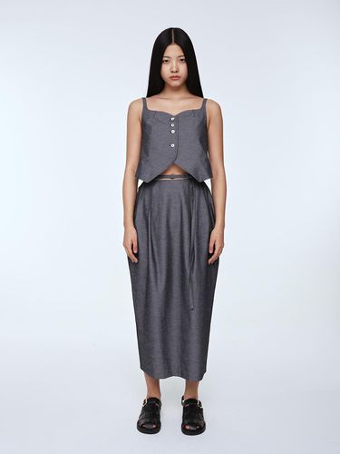 Belted Tuck Detail Volume Skirt _ Dark Grey - mu:arvo - Modalova