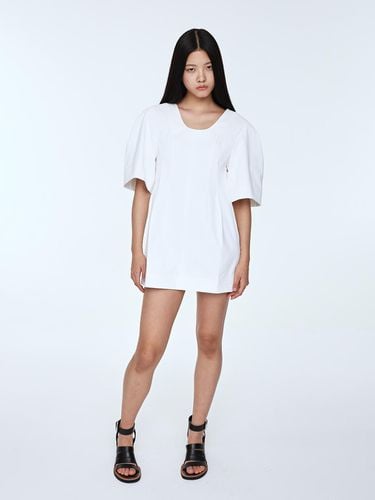 Volume Sleeve Mini Dress _ White - mu:arvo - Modalova