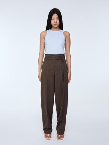 Belted Semi Cocoon Pants _ Brown - mu:arvo - Modalova