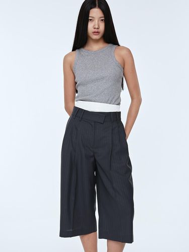 Banding Detail Wide Fit Bermuda Pants _ Grey Strip - mu:arvo - Modalova