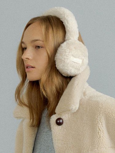 FURRY earmuffs [beige] - molliolli - Modalova