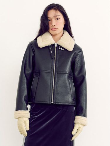 Signature Shearling Faux Leather Jacket - kuho plus - Modalova