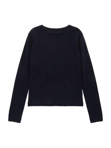 DIAGONAL SLIMFIT LONG SLEEVE TOP IN - Matin Kim - Modalova