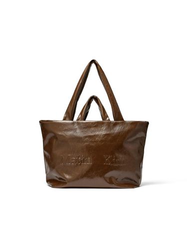 EMBOSSED LOGO LEATHER MAXI BAG IN - Matin Kim - Modalova