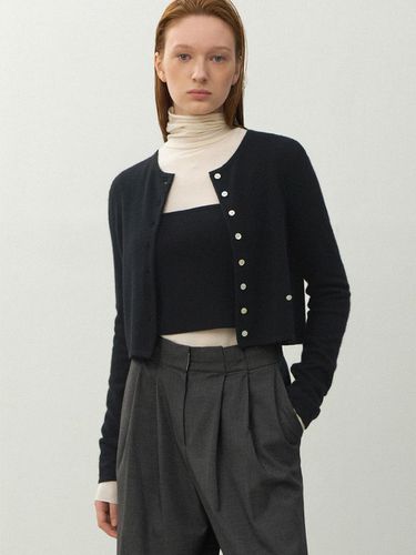 ESSENTIAL CASHMERE CROP CARDIGAN (CD-2173) - Atelier Nain - Modalova