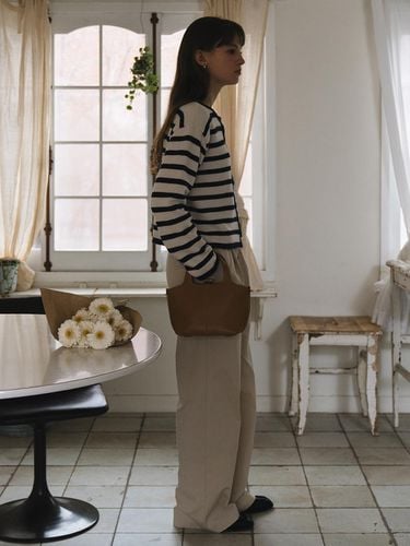 One tuck out pocket pants_beige - AARAN - Modalova