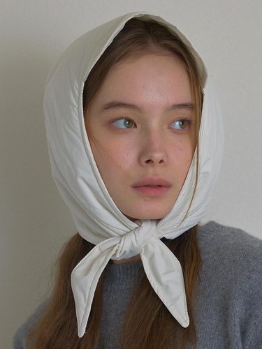 Padding scarf hat_white - AARAN - Modalova