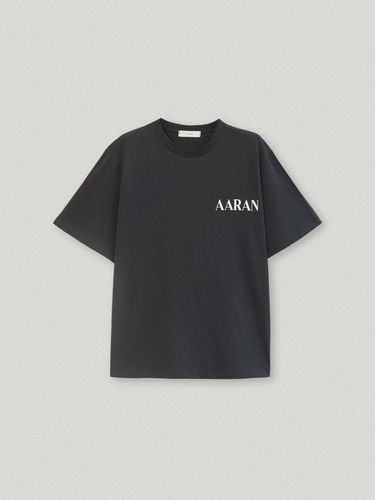 AARAN logo over t shirt_charcoal - AARAN - Modalova