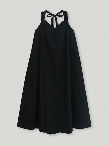 Pin tuck halter neck long dress_black - AARAN - Modalova