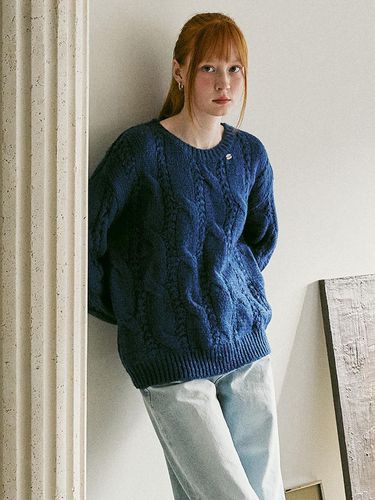 A CABLE KNIT PULLOVER_NAVY - AMONG - Modalova