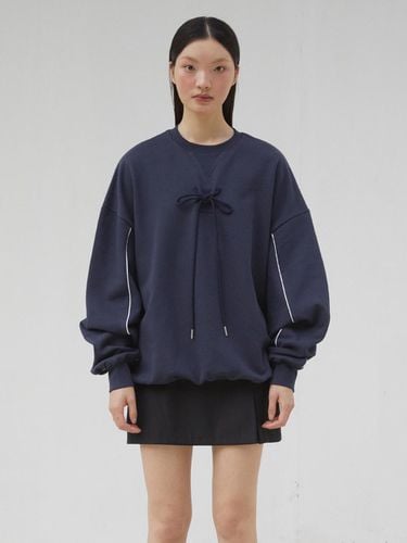 RIBBON OVERFIT SWEATSHIRT (NAVY) - THREE TO EIGHTY - Modalova