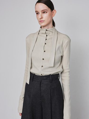 Jersey - tie Blouse _ Soft Khaki - mu:arvo - Modalova