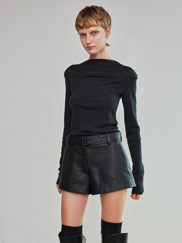 Leather Short Belted Pants _ Black - mu:arvo - Modalova