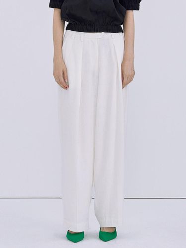 Linen Tuck Trousers_White - WNDERKAMMER - Modalova