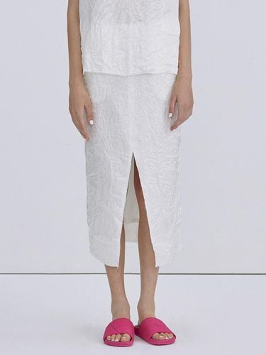 Wrinkle Glossy Skirt_White - WNDERKAMMER - Modalova