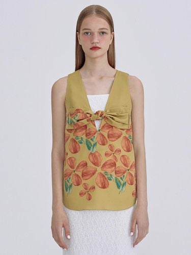 Twisted V neck Top_Yellow Green - WNDERKAMMER - Modalova