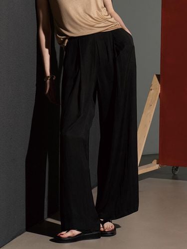 Flowing satin straight pants - black - cordinary - Modalova