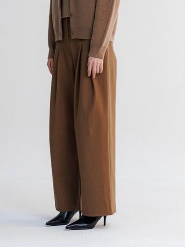 WIDE TWO TUCK PANTS - BROWN - LUMINOAR - Modalova