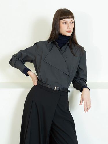 Shiny lining flap shirt - charcoal - cordinary - Modalova