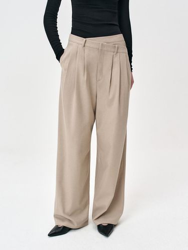 Layered Detail Pleated Wool Pants (beige) - RIDIFI - Modalova