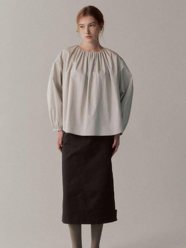 Gathering Blouse (Smoke Beige) - YIJU - Modalova