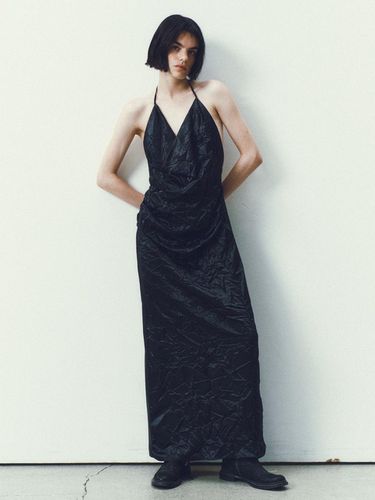 G_COWL BACKLESS MAXI_DRESS / BLACK - GIMMETHEYOUNG - Modalova