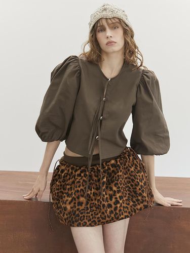 Puff Ring Ribon Blouse (brown) - HHIPS - Modalova