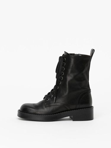 Combat Boots in CREAMY BLACK - CHAUSSURE LAPIN - Modalova