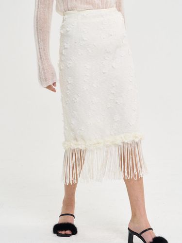 Charlotte Flower Fringe H-Line Skirt (-) - SORRY TOO MUCH LOVE - Modalova