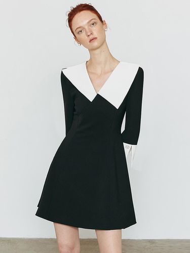 Unbalanced collar mini dress - MOONT - Modalova