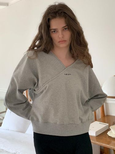 Cross Y Neck Sweatshirt_Gray - INJIACTIVE - Modalova