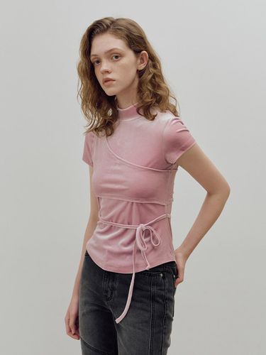 Velvet Mockneck Short Blouse in Indi Pink VW4WE110 - RAIVE - Modalova