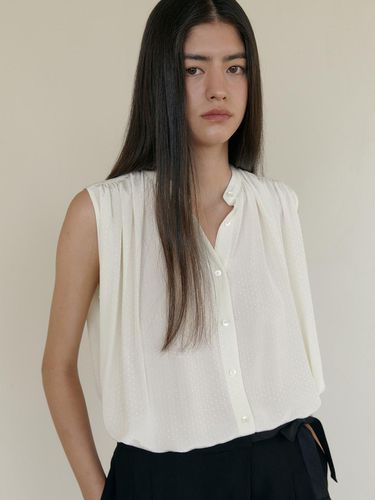 Circle shiring sleeveless blouse - cream - KILHOUETTE - Modalova